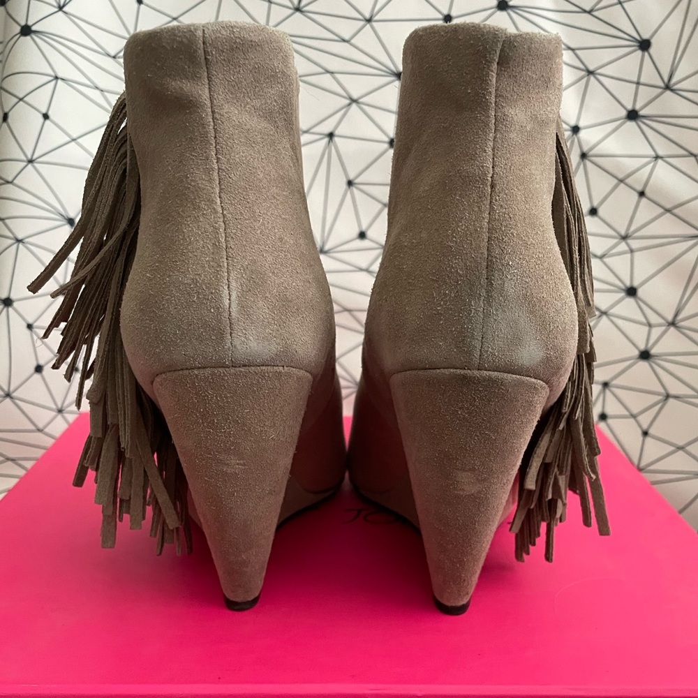 Betsey Johnson Taupe Suede Fringe Wedge Ankle Boots - Picture 4 of 9